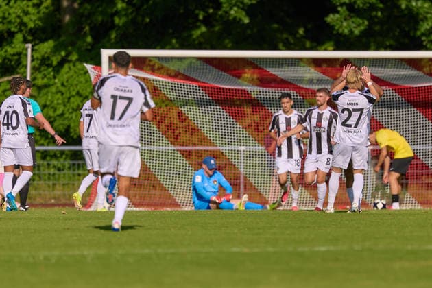 Freude beim VfR Aalen ueber den Treffer zum 1:1 GER, VfR Aalen vs. SG Sonnenhof Grossaspach, Fussball, Freundschaftsspiel, Herren, 21.07.2026 GER, VfR Aalen vs. SG Sonnenhof Grossaspach, Fussball, Freundschaftsspiel, Herren, 21.07.2026 Aalen *** Celebration at VfR Aalen after the goal that tied the game at 1–1 GER, VfR Aalen vs. SG Sonnenhof Grossaspach, Soccer, Friendly Match, Men s, July 21, 2026 GER, VfR Aalen vs. SG Sonnenhof Grossaspach, Soccer, Friendly Match, Men’s, July 21, 2026 Aalen Copyright: xEibner-Pressefoto GeraldxOelze-dexStoppanyx EP_ODS