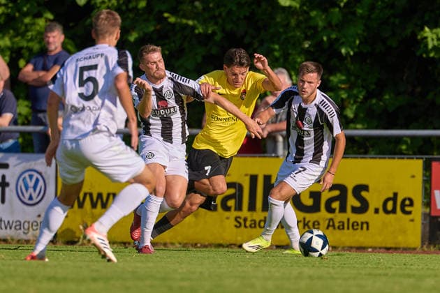 Michael Schaupp (VfR Aalen, 05), Jascha Doeringer (VfR Aalen, 08), Deli Hajdini (SG Sonnenhof Grossaspach, 07), Sasa Maksimovic (VfR Aalen, 07) GER, VfR Aalen vs. SG Sonnenhof Grossaspach, Fussball, Freundschaftsspiel, Herren, 21.07.2026 GER, VfR Aalen vs. SG Sonnenhof Grossaspach, Fussball, Freundschaftsspiel, Herren, 21.07.2026 Aalen *** Michael Schaupp, VfR Aalen, 05; Jascha Doeringer, VfR Aalen, 08; Deli Hajdini, SG Sonnenhof Grossaspach, 07; Sasa Maksimovic, VfR Aalen, 07 GER; VfR Aalen vs. SG Sonnenhof Grossaspach, Soccer, Friendly Match, Men, July 21, 2026 GER, VfR Aalen vs. SG Sonnenhof Grossaspach, Soccer, Friendly Match, Men, July 21, 2026 Aalen Copyright: xEibner-Pressefoto GeraldxOelze-dexStoppanyx EP_ODS
