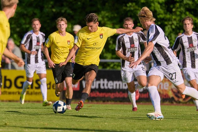 Torschuss Deli Hajdini (SG Sonnenhof Grossaspach, 07) GER, VfR Aalen vs. SG Sonnenhof Grossaspach, Fussball, Freundschaftsspiel, Herren, 21.07.2026 GER, VfR Aalen vs. SG Sonnenhof Grossaspach, Fussball, Freundschaftsspiel, Herren, 21.07.2026 Aalen *** Shot on goal by Deli Hajdini, SG Sonnenhof Grossaspach, July 7, Germany, VfR Aalen vs. SG Sonnenhof Grossaspach, soccer, friendly match, men s, July 21, 2026 GER, VfR Aalen vs. SG Sonnenhof Grossaspach, soccer, friendly match, men s, July 21, 2026 Aalen Copyright: xEibner-Pressefoto GeraldxOelze-dexStoppanyx EP_ODS
