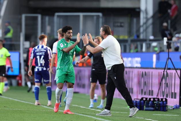 GÖTEBORG, SVERIGE 20260721 Levadias Wendell ( 10) firar med tränaren VjatÅ¡eslav Zahovaiko efter sitt 0-2-mal under tisdagens fotbollsmatch, andra kvalomgangen till Conference League, första mötet IFK Göteborg och FCI Levadia Tallin pa Gamla Ullevi i Göteborg, Sverige, 21 juli 2026. GÖTEBORG SVERIGE x9200x *** GOTHENBURG, SWEDEN, July 21, 2026: Levadia’s Wendell 10 celebrates with coach VjatÅ¡eslav Zahovaiko after scoring the 0–2 goal during Tuesday’s soccer match, the second qualifying round of the Conference League, the first leg between IFK Gothenburg and FCI Levadia Tallinn at Gamla Ullevi in Gothenburg, Sweden, on July 21, 2026. GOTHENBURG, SWEDEN x9200x  Copyright: xAdamxIhse TTx CONFERENCE LEAGUE KVAL GÖTEBORG-LEVADIA