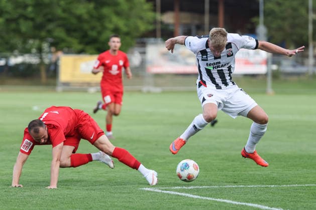 Toto-Pokal - VfB Forstinning - FC Ingolstadt 04; Zweikampf Kampf um den Ball Lars Lokotsch (13, FCI) Kirchev. Dimitar (7) Toto Pokal - FC Ingolstadt 04 VfB Forstinning Saison 2026 2027 *** Toto Cup: VfB Forstinning vs. FC Ingolstadt 04; Tackle; Battle for the Ball; Lars Lokotsch 13, FCI Kirchev Dimitar 7; Toto Cup: FC Ingolstadt 04 vs. VfB Forstinning; 2026–2027 Season