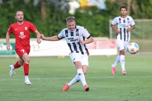 Toto-Pokal - VfB Forstinning - FC Ingolstadt 04; Lars Lokotsch (13, FCI) trifft zum 1:5 mit einem Weitschuß über den TW Tor Jubel Treffer Toto Pokal - FC Ingolstadt 04 VfB Forstinning Saison 2026 2027 *** Toto Cup: VfB Forstinning vs. FC Ingolstadt 04 – Lars Lokotsch 13; FCI scores the 1-5 goal with a long-range shot over the goalkeeper; Goal celebration; Toto Cup: FC Ingolstadt 04 vs. VfB Forstinning, 2026–2027 season