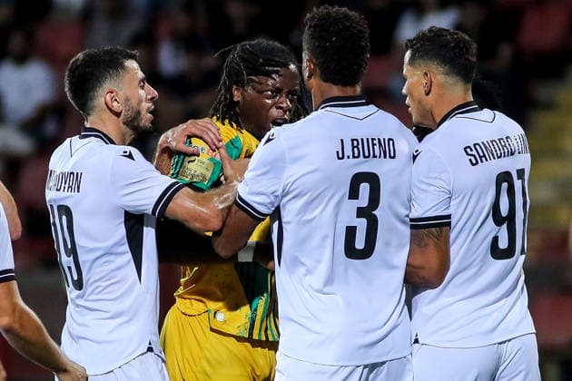 UEFA Champions League Second Qualifying Round First Leg, Vazgen Sargsyan Republican Stadium, Yerevan, Armenia 21 7 2026 Ararat Armenia vs Shamrock Rovers Tempers flare between both sides Tempers flare between both sides 21 7 2026  Copyright: xx AG6I0694