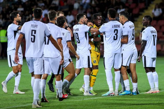 UEFA Champions League Second Qualifying Round First Leg, Vazgen Sargsyan Republican Stadium, Yerevan, Armenia 21 7 2026 Ararat Armenia vs Shamrock Rovers Tempers flare between both sides Tempers flare between both sides 21 7 2026  Copyright: xx AG6I0695