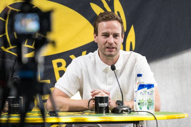 260721 Coach Karl Marius Aksum of Mjällby after the UEFA Champions League qualifying match between Mjällby and Lincoln Red Imps on July 21, 2026 in Hällevik. Photo: Christoffer Borg Mattisson BILDBYRAN COP 261 CB0541 fotboll football soccer fotball uefa champions league champions league mjällby lincoln red imps bbeng *** July 21, 2026: Coach Karl Marius Aksum of Mjällby after the UEFA Champions League qualifying match between Mjällby and Lincoln Red Imps on July 21, 2026 in Hällevik. Photo by Christoffer Borg Mattisson, BILDBYRAN COP 261 CB0541 soccer football fotball UEFA Champions League Champions League Mjällby Lincoln Red Imps bbeng  Copyright: CHRISTOFFERxBORGxMATTISSON BB260721CB118