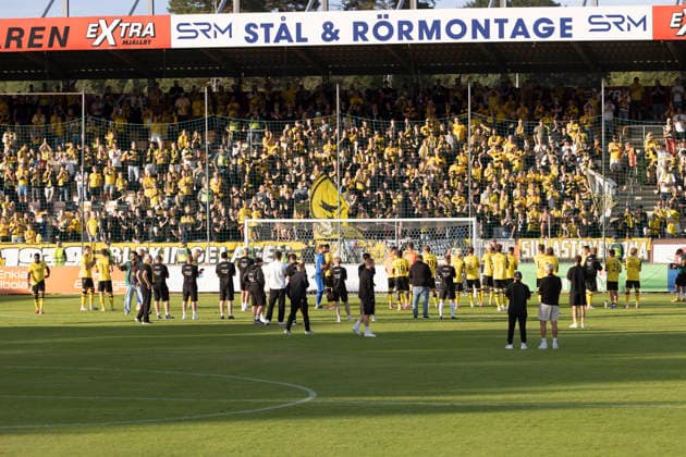 SÖLVESBORG, SWEDEN 20260721 Mjällby thanks the audience after the match during Tuesday s football match, second qualifying round for the Champions League, first leg Mjällby AIF- Lincoln Red Imps FC, at Strandvallen in Sölvesborg, Sweden, 21 July 2026. SÖLVESBORG SWEDEN x10600x *** SÖLVESBORG, SWEDEN July 21, 2026 Mjällby thanks the crowd after the match during Tuesday’s soccer game, the second qualifying round of the Champions League, first leg: Mjällby AIF vs. Lincoln Red Imps FC, at Strandvallen in Sölvesborg, Sweden, July 21, 2026 SÖLVESBORG SWEDEN x10600x  Copyright: xAndreasxHillergren TTx CHAMPIONS LEAGUE QUALIFYING MJÄLLBY-LINCOLN RED IMPS