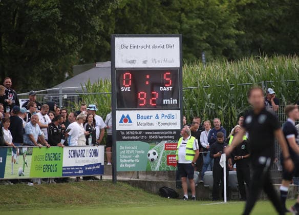 Fussball, Herren, Saison 2026 2027, SV Eintracht Berglern - TSV 1860 München, Toto-Pokal Endstand 0:5 auf der Anzeigetafel *** Soccer, Men s, 2026–2027 Season, SV Eintracht Berglern vs. TSV 1860 Munich, Toto Cup Final Score: 0–5 on the scoreboard