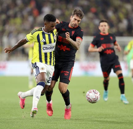 Fenerbahce v Gornik Zabrze - UEFA Champions League Second Qualifying Round ISTANBUL, TURKIYE - JULY 21: Fenerbahce s Nelson Semedo (27) in action against Osema (20) of Gornik Zabrze during the UEFA Champions League second qualifying round first-leg match against Gornik Zabrze at Chobani Stadium in Istanbul, Turkiye, on July 21, 2026. Ali Atmaca Anadolu Istanbul Turkey. Editorial use only. Please get in touch for any other usage.  Copyright: x2026xAnadoluxAlixAtmacax
