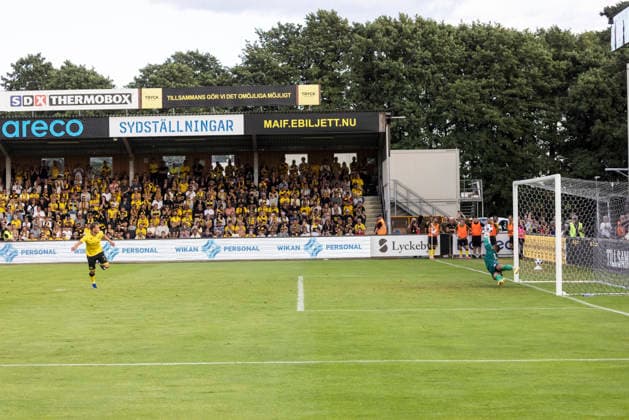 SÖLVESBORG, SWEDEN 20260721 Lincoln Red Imps FC goalkeeper Jaylan Hankins saves a penalty from Mjällby AIF s Ãki Samuelsen during Tuesday s football match, second qualifying round for the Champions League, first leg Mjällby AIF- Lincoln Red Imps FC, at Strandvallen in Sölvesborg, Sweden, 21 July 2026. SÖLVESBORG SWEDEN x10600x *** SÖLVESBORG, SWEDEN, July 21, 2026 — Lincoln Red Imps FC goalkeeper Jaylan Hankins saves a penalty kick taken by Mjällby AIF’s Åki Samuelsen during Tuesday’s soccer match—the second qualifying round of the Champions League, first leg between Mjällby AIF and Lincoln Red Imps FC—at Strandvallen in Sölvesborg, Sweden, on July 21, 2026. SÖLVESBORG, SWEDEN x10600x  Copyright: xTorstenxHillergren TTx CHAMPIONS LEAGUE QUALIFYING MJÄLLBY-LINCOLN RED IMPS