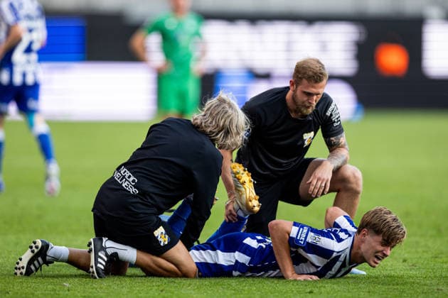 260721 Felix Eriksson of IFK Göteborg injured during the UEFA Conference League qualification match between IFK Göteborg and Tallinna FCI Levadia on July 21, 2026 in Göteborg. Photo: Michael Erichsen BILDBYRAN COP 89 MI1000 fotboll football soccer fotball uefa conference league conference league kval qualifying round qualification ifk göteborg tallinna fci levadia bbeng *** July 21, 2026: Felix Eriksson of IFK Göteborg was injured during the UEFA Conference League qualifying match between IFK Göteborg and Tallinna FCI Levadia on July 21, 2026 in Gothenburg. Photo by Michael Erichsen. BILDBYRAN COP 89 MI1000 soccer football fotball UEFA Conference League Conference League qualifiers qualifying round qualification IFK Göteborg Tallinna FCI Levadia bbeng  Copyright: MICHAELxERICHSEN BB260721MI046