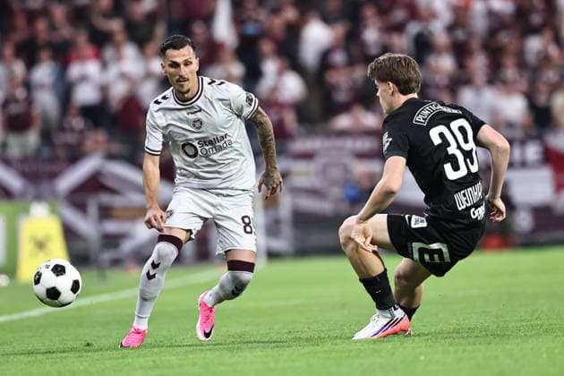 SOCCER - UEFA CL, Sturm vs Hearts GRAZ,AUSTRIA,21.JUL.26 - SOCCER - UEFA Champions League, qualification, SK Sturm Graz vs Heart of Midlothian FC. Image shows Alexandros Kyziridis (Hearts) and Luca Weinhandl (Sturm).  GEPAxpictures xChrisxBauer