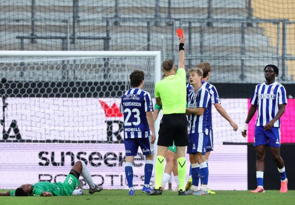 GÖTEBORG, SVERIGE 20260721 Göteborgs August Erlingmark utvisas far rött kort under tisdagens fotbollsmatch, andra kvalomgangen till Conference League, första mötet IFK Göteborg och FCI Levadia Tallin pa Gamla Ullevi i Göteborg, Sverige, 21 juli 2026. GÖTEBORG SVERIGE x9200x *** GOTHENBURG, SWEDEN, July 21, 2026: Gothenburg’s August Erlingmark was sent off with a red card during Tuesday’s soccer match—the second qualifying round of the Conference League, the first leg between IFK Gothenburg and FCI Levadia Tallinn at Gamla Ullevi in Gothenburg— Sweden, July 21, 2026 GOTHENBURG SWEDEN x9200x  Copyright: xAdamxIhse TTx CONFERENCE LEAGUE KVAL GÖTEBORG-LEVADIA