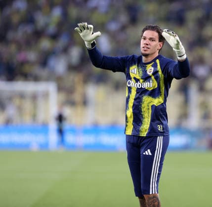 Fenerbahce v Gornik Zabrze - UEFA Champions League Second Qualifying Round ISTANBUL, TURKIYE - JULY 21: Fenerbahce s Ederson greets supporters before the UEFA Champions League second qualifying round first-leg match against Gornik Zabrze at Chobani Stadium in Istanbul, Turkiye, on July 21, 2026. Ali Atmaca Anadolu Istanbul Turkey. Editorial use only. Please get in touch for any other usage.  Copyright: x2026xAnadoluxAlixAtmacax