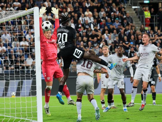 SOCCER - UEFA CL, Sturm vs Hearts GRAZ,AUSTRIA,21.JUL.26 - SOCCER - UEFA Champions League, qualification, SK Sturm Graz vs Heart of Midlothian FC. Image shows Alexander Schwolow (Hearts), Seedy Jatta (Sturm) and Harry Milne (Hearts).  GEPAxpictures xWolfgangxGrebien
