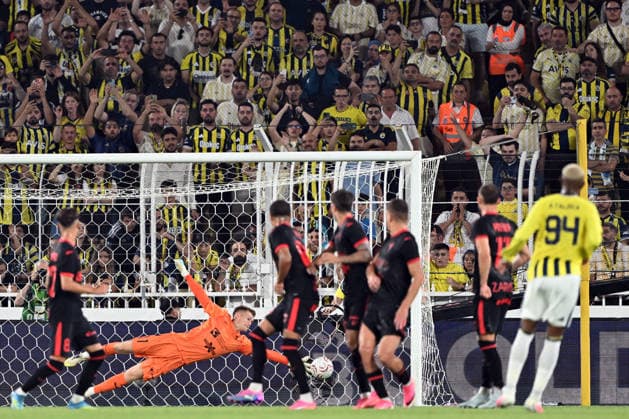 Fenerbahce v Gornik Zabrze - UEFA Champions League Second Qualifying Round ISTANBUL, TURKIYE - JULY 21: Goalkeeper Philipp Schulze (1) of Gornik Zabrze in action during the UEFA Champions League second qualifying round first-leg match between Fenerbahce and Gornik Zabrze at Chobani Stadium in Istanbul, Turkiye, on July 21, 2026. Serhat Cagdas Anadolu Istanbul Turkey. Editorial use only. Please get in touch for any other usage.  Copyright: x2026xAnadoluxSerhatxCagdasx