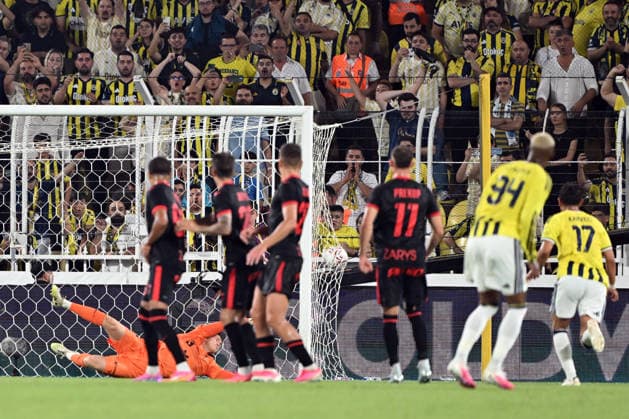 Fenerbahce v Gornik Zabrze - UEFA Champions League Second Qualifying Round ISTANBUL, TURKIYE - JULY 21: Goalkeeper Philipp Schulze (1) of Gornik Zabrze in action during the UEFA Champions League second qualifying round first-leg match between Fenerbahce and Gornik Zabrze at Chobani Stadium in Istanbul, Turkiye, on July 21, 2026. Serhat Cagdas Anadolu Istanbul Turkey. Editorial use only. Please get in touch for any other usage.  Copyright: x2026xAnadoluxSerhatxCagdasx