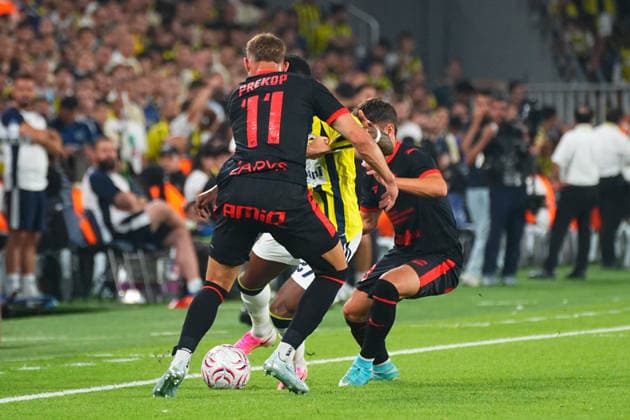 ISTANBUL, TURKEY - JULY 21: Nelson Semedo (27) of Fenerbahce and Erik Prekop (11) of Gornik Zabrze battle for the ball during the UEFA Champions League 2026 27 second qualifying round first leg match between Fenerbahce SK and Gornik Zabrze at Fenerbahce Chobani Stadium on July 21, 2026 in Istanbul, Turkey. Istanbul Chobani Stadium Turkey Copyright: xSeskimPhotox FBahce-GZabrze (22)