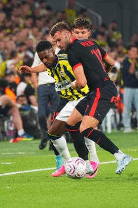 ISTANBUL, TURKEY - JULY 21: Nelson Semedo (27) of Fenerbahce and Erik Prekop (11) of Gornik Zabrze battle for the ball during the UEFA Champions League 2026 27 second qualifying round first leg match between Fenerbahce SK and Gornik Zabrze at Fenerbahce Chobani Stadium on July 21, 2026 in Istanbul, Turkey. Istanbul Chobani Stadium Turkey Copyright: xSeskimPhotox FBahce-GZabrze (24)