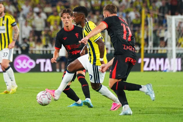 ISTANBUL, TURKEY - JULY 21: Nelson Semedo (27) of Fenerbahce and Erik Prekop (11) of Gornik Zabrze battle for the ball during the UEFA Champions League 2026 27 second qualifying round first leg match between Fenerbahce SK and Gornik Zabrze at Fenerbahce Chobani Stadium on July 21, 2026 in Istanbul, Turkey. Istanbul Chobani Stadium Turkey Copyright: xSeskimPhotox FBahce-GZabrze (34)