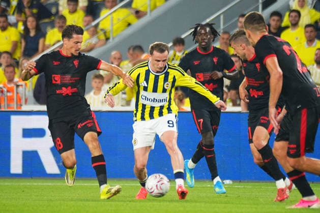 ISTANBUL, TURKEY - JULY 21: Kerem Akturkoglu (9) of Fenerbahce and Lukas Sadilek (18), Michal Sacek (61) of Gornik Zabrze battle for the ball during the UEFA Champions League 2026 27 second qualifying round first leg match between Fenerbahce SK and Gornik Zabrze at Fenerbahce Chobani Stadium on July 21, 2026 in Istanbul, Turkey. Istanbul Chobani Stadium Turkey Copyright: xSeskimPhotox FBahce-GZabrze (35)