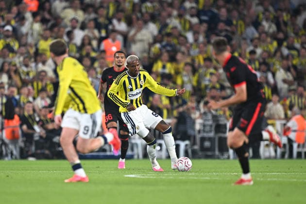 Fenerbahce v Gornik Zabrze - UEFA Champions League Second Qualifying Round ISTANBUL, TURKIYE - JULY 21: Fenerbahce s Anderson Talisca (94) and Gornik Zabrze s Maximilian Dietnz (66) challenge for the ball during the UEFA Champions League second qualifying round first-leg match at Chobani Stadium in Istanbul, Turkiye, on July 21, 2026. Celal Gunes Anadolu Istanbul Turkey. Editorial use only. Please get in touch for any other usage.  Copyright: x2026xAnadoluxCelalxGunesx
