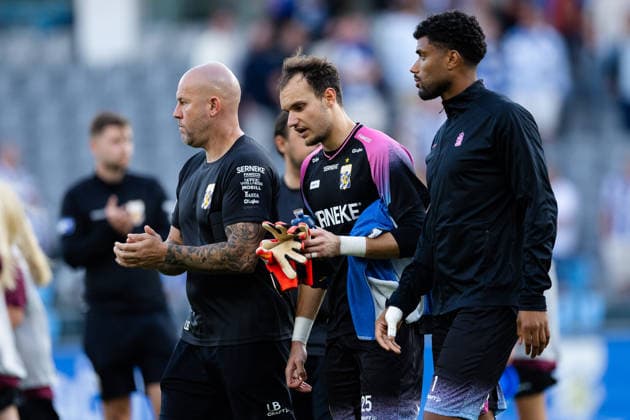 260721 Goalkeeper coach Lee Baxter, goalkeeper Jonathan Rasheed and goalkeeper Elis Bishesari of IFK Göteborg looks dejected after the UEFA Conference League qualification match between IFK Göteborg and Tallinna FCI Levadia on July 21, 2026 in Göteborg. Photo: Michael Erichsen BILDBYRAN COP 89 MI1000 bbeng conference league football fotball fotboll ifk göteborg kval qualification qualifying round soccer tallinna fci levadia uefa conference league depp *** July 21, 2026: Goalkeeper coach Lee Baxter, goalkeeper Jonathan Rasheed, and goalkeeper Elis Bishesari of IFK Göteborg look dejected after the UEFA Conference League qualifying match between IFK Göteborg and Tallinna FCI Levadia on July 21, 2026 in Gothenburg. Photo by Michael Erichsen. BILDBYRAN COP 89 MI1000 bbeng conference league football soccer ifk göteborg qual qualification qualifying round tallinna fci levadia uefa conference league depp  Copyright: MICHAELxERICHSEN BB260721MI057