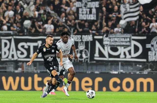 SOCCER - UEFA CL, Sturm vs Hearts GRAZ,AUSTRIA,21.JUL.26 - SOCCER - UEFA Champions League, qualification, SK Sturm Graz vs Heart of Midlothian FC. Image shows Juergen Heil (Sturm) and Pierre Landry Kabore (Hearts).  GEPAxpictures xWolfgangxGrebien