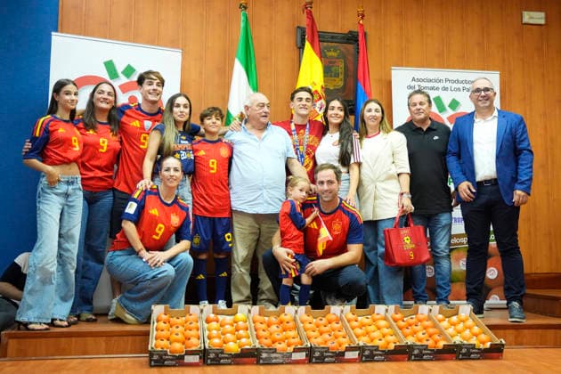 July 21, 2026, Sevilla, Sevilla, Spain: Gavi receive his weight in tomatoes as tribute in their town, Los Palacios, after winning the FIFA World Championship, WM, Weltmeisterschaft with Spain Team, on July 21, 2026 in Los Palacios, Sevilla, Spain. Sevilla Spain - ZUMAa181 20260721_zaa_a181_052 Copyright: xJoaquoÂ­NxCorcherox