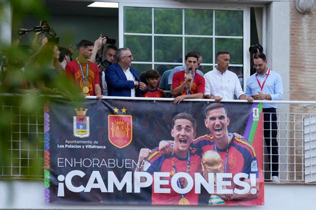 July 21, 2026, Sevilla, Sevilla, Spain: Gavi talks during the tribute in their town, Los Palacios, after winning the FIFA World Championship, WM, Weltmeisterschaft with Spain Team, on July 21, 2026 in Los Palacios, Sevilla, Spain. Sevilla Spain - ZUMAa181 20260721_zaa_a181_058 Copyright: xJoaquoÂ­NxCorcherox