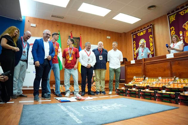 July 21, 2026, Sevilla, Sevilla, Spain: Fabian Ruiz and Gavi receive their weight in tomatoes as tribute in their town, Los Palacios, after winning the FIFA World Championship, WM, Weltmeisterschaft with Spain Team, on July 21, 2026 in Los Palacios, Sevilla, Spain. Sevilla Spain - ZUMAa181 20260721_zaa_a181_060 Copyright: xJoaquoÂ­NxCorcherox