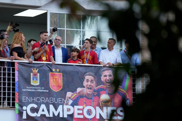 July 21, 2026, Sevilla, Sevilla, Spain: Fabian Ruiz and Gavi eceive tribute in their town, Los Palacios, after winning the FIFA World Championship, WM, Weltmeisterschaft with Spain Team, on July 21, 2026 in Los Palacios, Sevilla, Spain. Sevilla Spain - ZUMAa181 20260721_zaa_a181_066 Copyright: xJoaquoÂ­NxCorcherox