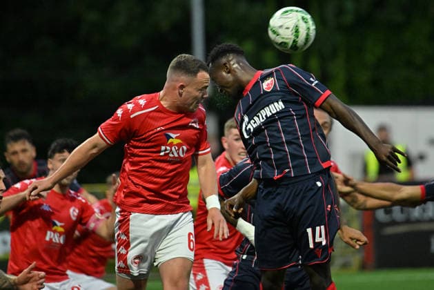 UEFA Champions League Second Qualifying Round First Leg, Inver Park, Belfast, Northern Ireland 21 7 2026 Larne vs Crvena Zvezda Larnes Paul O Neill with Crvena Zvezda™s Osman Bukari Paul O Neill with Osman Bukari 21 7 2026  Copyright: xx Larne v Crvena Zvezda-040