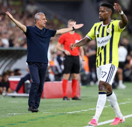 Fenerbahce v Gornik Zabrze - UEFA Champions League Second Qualifying Round ISTANBUL, TURKIYE - JULY 21: Fenerbahce s head coach Ismail Kartal gives tactics during the UEFA Champions League second qualifying round first-leg match against Gornik Zabrze at Chobani Stadium in Istanbul, Turkiye, on July 21, 2026. Ali Atmaca Anadolu Istanbul Turkey. Editorial use only. Please get in touch for any other usage.  Copyright: x2026xAnadoluxAlixAtmacax