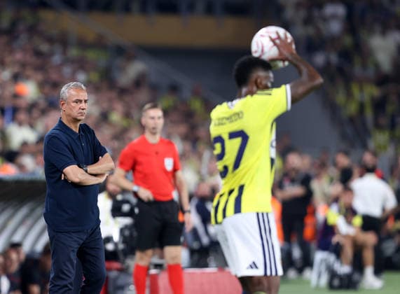 Fenerbahce v Gornik Zabrze - UEFA Champions League Second Qualifying Round ISTANBUL, TURKIYE - JULY 21: Fenerbahce s head coach Ismail Kartal gives tactics during the UEFA Champions League second qualifying round first-leg match against Gornik Zabrze at Chobani Stadium in Istanbul, Turkiye, on July 21, 2026. Ali Atmaca Anadolu Istanbul Turkey. Editorial use only. Please get in touch for any other usage.  Copyright: x2026xAnadoluxAlixAtmacax