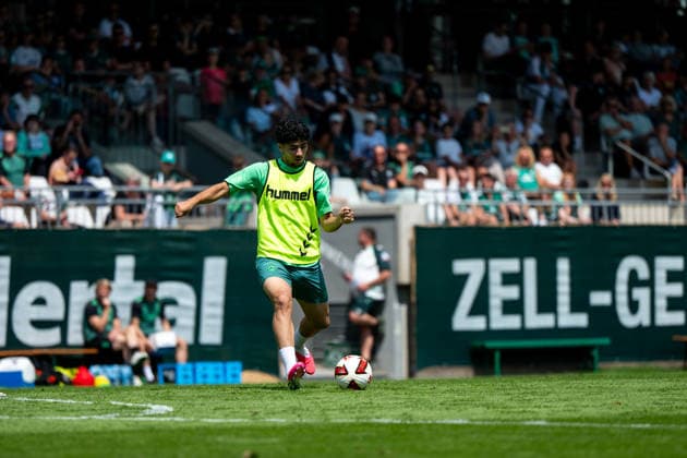 21.07.2026, AUT, Fußball, Herren, 1. Bundesliga, Trainingslager, Saison 2026 2027, Zell am Ziller, SV Werder Bremen Darwin Soylu ( Bremen, 34 ) am Ball, Zell am Ziller Parkstadion Tirol Österreich *** July 21, 2026, Austria, Soccer, Men s, 1. Bundesliga, Training Camp, 2026–2027 Season, Zell am Ziller, SV Werder Bremen, Darwin Soylu, Bremen, 34 on the Ball, Zell am Ziller Parkstadion, Tyrol, Austria Copyright: xNordphotox xMemmlerx