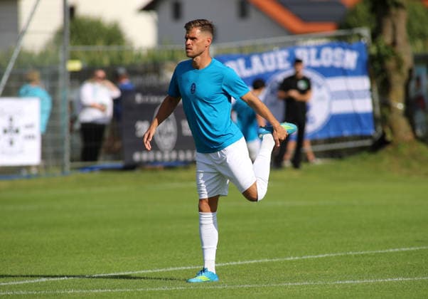 Fussball, Herren, Saison 2026 2027, SV Eintracht Berglern - TSV 1860 München, Toto-Pokal Florian Niederlechner (TSV 1860 München) beim Aufwärmen, Dehnen *** Soccer, Men s, 2026–2027 Season, SV Eintracht Berglern vs. TSV 1860 Munich, Toto Cup: Florian Niederlechner of TSV 1860 Munich warming up and stretching