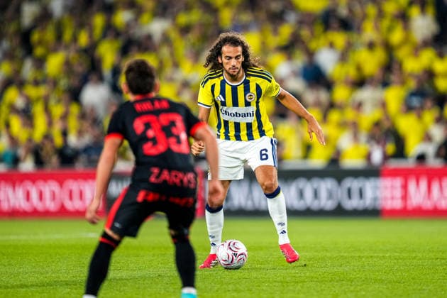 Fenerbahce SK v Gornik Zabrze - UEFA Champions League 2026 27 Second Qualifying Round First Leg Matteo Guendouzi of Fenerbahce carries the ball during the UEFA Champions League 2026 27 second qualifying round first leg match between Fenerbahce SK and Gornik Zabrze at Fenerbahce Sukru Saracoglu Spor Kompleksi in Istanbul, Turkey, on July 21, 2026. Istanbul Istanbul Turkey  Copyright: xYagizxGurtugx originalFilename:gurtug-fenerbah260721_npp6M.jpg