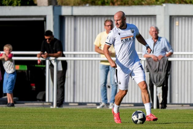Felix Lohkemper (SVS, 10), am Ball, Freisteller, Ganzkörper, Einzelbild, Einzelfoto, Aktion, Action, 21.07.2026, Eppelheim (Deutschland), Fussball, Testspiel, ASV Eppelheim - SV Sandhausen, 21.07.2026, Eppelheim (Deutschland), Fussball, Testspiel, ASV Eppelheim - SV Sandhausen, DFB DFL REGULATIONS PROHIBIT ANY USE OF PHOTOGRAPHS AS IMAGE SEQUENCES AND OR QUASI-VIDEO. *** Felix Lohkemper SVS, 10, on the ball, isolated figure, full-body shot, single frame, single photo, action, 21 07 2026, Eppelheim, Germany, soccer, friendly match, ASV Eppelheim vs. SV Sandhausen, July 21, 2026, Eppelheim, Germany, soccer, exhibition match, ASV Eppelheim vs. SV Sandhausen, DFB and DFL regulations prohibit any use of photographs as image sequences and or quasi-video xozx