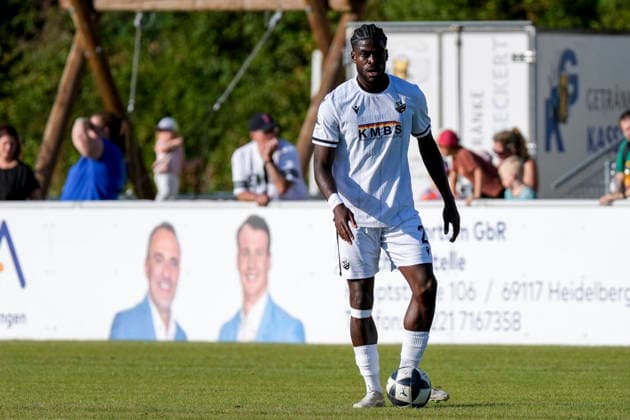 Kwabe Schulz (SVS, 2), am Ball, Freisteller, Ganzkörper, Einzelbild, Einzelfoto, Aktion, Action, 21.07.2026, Eppelheim (Deutschland), Fussball, Testspiel, ASV Eppelheim - SV Sandhausen, 21.07.2026, Eppelheim (Deutschland), Fussball, Testspiel, ASV Eppelheim - SV Sandhausen, DFB DFL REGULATIONS PROHIBIT ANY USE OF PHOTOGRAPHS AS IMAGE SEQUENCES AND OR QUASI-VIDEO. *** Kwabe Schulz SVS, 2, on the ball, isolated figure, full-body shot, single frame, single photo, action, 21 07 2026, Eppelheim, Germany, soccer, friendly match, ASV Eppelheim vs. SV Sandhausen, July 21, 2026, Eppelheim, Germany, soccer, friendly match, ASV Eppelheim vs. SV Sandhausen, DFB and DFL regulations prohibit any use of photographs as image sequences and or quasi-video xozx