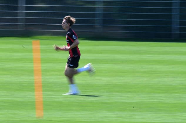 21.07.2026, xophax, Fussball 1.Bundesliga, Bayer 04 Leverkusen . Öffentliches Training . BayArena . Axel Tape ( Bayer 04 Leverkusen ) , links und Trainer Carles Martinez Novell ( Bayer 04 ) Leverkusen *** July 21, 2026, xophax, Soccer, Bundesliga 1, Bayer 04 Leverkusen, Open Practice at BayArena, Axel Tape (Bayer 04 Leverkusen), on the left, and Coach Carles Martinez Novell (Bayer 04 Leverkusen)