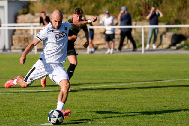 Torschütze Felix Lohkemper (SVS, 10) erzielt per Elfmeter das Tor zum 0:3, Treffer, Torerfolg, Highlight, Action, Aktion, Spielszene, 21.07.2026, Eppelheim (Deutschland), Fussball, Testspiel, ASV Eppelheim - SV Sandhausen, 21.07.2026, Eppelheim (Deutschland), Fussball, Testspiel, ASV Eppelheim - SV Sandhausen, DFB DFL REGULATIONS PROHIBIT ANY USE OF PHOTOGRAPHS AS IMAGE SEQUENCES AND OR QUASI-VIDEO. *** Goal scorer Felix Lohkemper (SVS) scores the goal to make it 0–3 on a penalty kick, goal, scoring, highlight, action, play, July 21, 2026, Eppelheim, Germany, soccer, friendly match, ASV Eppelheim vs. SV Sandhausen, July 21, 2026, Eppelheim, Germany, soccer, friendly match, ASV Eppelheim vs. SV Sandhausen, DFB and DFL regulations prohibit any use of photographs as image sequences and or quasi-video xozx