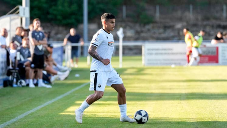 Seyhan Yigit (SVS, 22), am Ball, Freisteller, Ganzkörper, Einzelbild, Einzelfoto, Aktion, Action, 21.07.2026, Eppelheim (Deutschland), Fussball, Testspiel, ASV Eppelheim - SV Sandhausen, 21.07.2026, Eppelheim (Deutschland), Fussball, Testspiel, ASV Eppelheim - SV Sandhausen, DFB DFL REGULATIONS PROHIBIT ANY USE OF PHOTOGRAPHS AS IMAGE SEQUENCES AND OR QUASI-VIDEO. *** Seyhan Yigit SVS, 22, on the ball, isolated figure, full-body shot, single frame, single photo, action, 07 21 2026, Eppelheim, Germany, soccer, friendly match, ASV Eppelheim vs. SV Sandhausen, July 21, 2026, Eppelheim, Germany, soccer, friendly match, ASV Eppelheim vs. SV Sandhausen, DFB and DFL regulations prohibit any use of photographs as image sequences and or quasi-video xozx