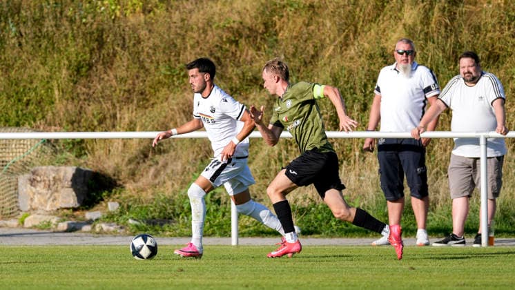 v.li.: Mert Tasdelen (SVS, 11), Joel Hildebrandt (ASV, 23), Zweikampf, Spielszene, Duell, duel, tackle, tackling, Dynamik, Action, Aktion, 21.07.2026, Eppelheim (Deutschland), Fussball, Testspiel, ASV Eppelheim - SV Sandhausen, 21.07.2026, Eppelheim (Deutschland), Fussball, Testspiel, ASV Eppelheim - SV Sandhausen, DFB DFL REGULATIONS PROHIBIT ANY USE OF PHOTOGRAPHS AS IMAGE SEQUENCES AND OR QUASI-VIDEO. *** From left: Mert Tasdelen (SVS), 11, Joel Hildebrandt (ASV), 23, tackle, game scene, duel, tackle, tackling, dynamism, action, 21 July 2026, Eppelheim, Germany, soccer, friendly match, ASV Eppelheim vs. SV Sandhausen, July 21, 2026, Eppelheim, Germany, soccer, friendly match, ASV Eppelheim vs. SV Sandhausen, DFB and DFL regulations prohibit any use of photographs as image sequences and or quasi-video xozx