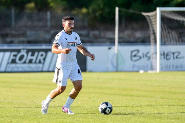 Arianit Ferati (SVS, 47), am Ball, Freisteller, Ganzkörper, Einzelbild, Einzelfoto, Aktion, Action, 21.07.2026, Eppelheim (Deutschland), Fussball, Testspiel, ASV Eppelheim - SV Sandhausen, 21.07.2026, Eppelheim (Deutschland), Fussball, Testspiel, ASV Eppelheim - SV Sandhausen, DFB DFL REGULATIONS PROHIBIT ANY USE OF PHOTOGRAPHS AS IMAGE SEQUENCES AND OR QUASI-VIDEO. *** Arianit Ferati SVS, 47, with the ball, isolated figure, full-body shot, single frame, single photo, action, 21 07 2026, Eppelheim, Germany, soccer, friendly match, ASV Eppelheim vs. SV Sandhausen, July 21, 2026, Eppelheim, Germany, soccer, friendly match, ASV Eppelheim vs. SV Sandhausen, DFB and DFL regulations prohibit any use of photographs as image sequences and or quasi-video xozx