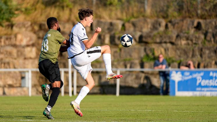 v.li.: Darnell Hill (ASV, 18), Tom Glock (SVS, 43), Zweikampf, Spielszene, Duell, duel, tackle, tackling, Dynamik, Action, Aktion, 21.07.2026, Eppelheim (Deutschland), Fussball, Testspiel, ASV Eppelheim - SV Sandhausen, 21.07.2026, Eppelheim (Deutschland), Fussball, Testspiel, ASV Eppelheim - SV Sandhausen, DFB DFL REGULATIONS PROHIBIT ANY USE OF PHOTOGRAPHS AS IMAGE SEQUENCES AND OR QUASI-VIDEO. *** From left: Darnell Hill (ASV), 18, Tom Glock (SVS), 43, tackle, game scene, duel, tackle, tackling, dynamism, action, 21 July 2026, Eppelheim, Germany, soccer, friendly match, ASV Eppelheim vs. SV Sandhausen, July 21, 2026, Eppelheim, Germany, soccer, friendly match, ASV Eppelheim vs. SV Sandhausen, DFB and DFL regulations prohibit any use of photographs as image sequences and or quasi-video xozx