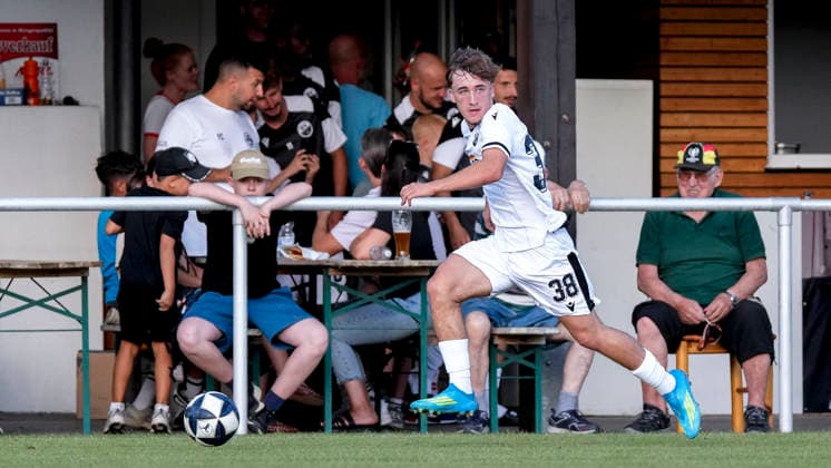 Diego Scheuß (Scheuss, SVS, 38), am Ball, Freisteller, Ganzkörper, Einzelbild, Einzelfoto, Aktion, Action, 21.07.2026, Eppelheim (Deutschland), Fussball, Testspiel, ASV Eppelheim - SV Sandhausen, 21.07.2026, Eppelheim (Deutschland), Fussball, Testspiel, ASV Eppelheim - SV Sandhausen, DFB DFL REGULATIONS PROHIBIT ANY USE OF PHOTOGRAPHS AS IMAGE SEQUENCES AND OR QUASI-VIDEO. *** Diego Scheuß Scheuss, SVS, 38, with the ball, isolated figure, full-body shot, single frame, single photo, action, 21 07 2026, Eppelheim, Germany, soccer, friendly match, ASV Eppelheim vs. SV Sandhausen, July 21, 2026, Eppelheim, Germany, soccer, friendly match, ASV Eppelheim vs. SV Sandhausen, DFB and DFL regulations prohibit any use of photographs as image sequences and or quasi-video xozx