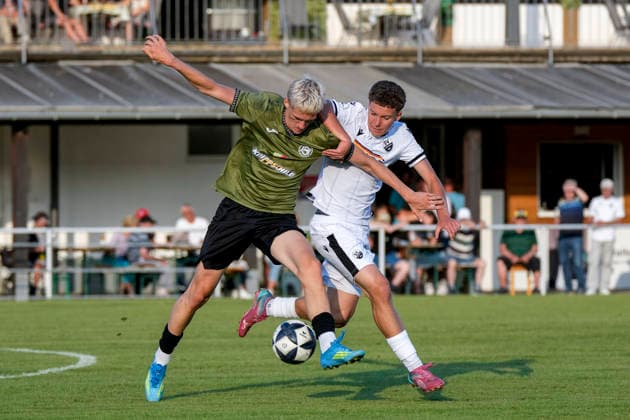 v.li.: Ebbe Prang (ASV, 34), Batu Jonathan Akgöz (SVS, 45), Zweikampf, Spielszene, Duell, duel, tackle, tackling, Dynamik, Action, Aktion, 21.07.2026, Eppelheim (Deutschland), Fussball, Testspiel, ASV Eppelheim - SV Sandhausen, 21.07.2026, Eppelheim (Deutschland), Fussball, Testspiel, ASV Eppelheim - SV Sandhausen, DFB DFL REGULATIONS PROHIBIT ANY USE OF PHOTOGRAPHS AS IMAGE SEQUENCES AND OR QUASI-VIDEO. *** From left: Ebbe Prang (ASV), 34, Batu Jonathan Akgöz (SVS), 45, tackle, game scene, duel, tackle, tackling, dynamism, action, 21 July 2026, Eppelheim, Germany, soccer, friendly match, ASV Eppelheim vs. SV Sandhausen, July 21, 2026, Eppelheim, Germany, soccer, friendly match, ASV Eppelheim vs. SV Sandhausen, DFB and DFL regulations prohibit any use of photographs as image sequences and or quasi-video xozx