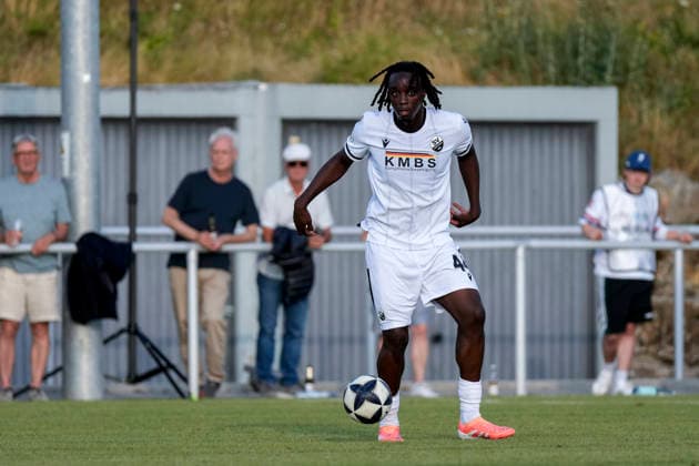 Gaoussou Dabo (SVS, 44), am Ball, Freisteller, Ganzkörper, Einzelbild, Einzelfoto, Aktion, Action, 21.07.2026, Eppelheim (Deutschland), Fussball, Testspiel, ASV Eppelheim - SV Sandhausen, 21.07.2026, Eppelheim (Deutschland), Fussball, Testspiel, ASV Eppelheim - SV Sandhausen, DFB DFL REGULATIONS PROHIBIT ANY USE OF PHOTOGRAPHS AS IMAGE SEQUENCES AND OR QUASI-VIDEO. *** Gaoussou Dabo SVS, 44, with the ball, isolated figure, full-body shot, single frame, single photo, action, 21 07 2026, Eppelheim, Germany, soccer, friendly match, ASV Eppelheim vs. SV Sandhausen, July 21, 2026, Eppelheim, Germany, soccer, exhibition match, ASV Eppelheim vs. SV Sandhausen, DFB and DFL regulations prohibit any use of photographs as image sequences and or quasi-video xozx