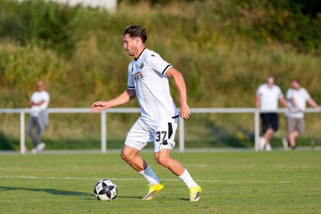 Jahn Herrmann (SVS, 37), am Ball, Freisteller, Ganzkörper, Einzelbild, Einzelfoto, Aktion, Action, 21.07.2026, Eppelheim (Deutschland), Fussball, Testspiel, ASV Eppelheim - SV Sandhausen, 21.07.2026, Eppelheim (Deutschland), Fussball, Testspiel, ASV Eppelheim - SV Sandhausen, DFB DFL REGULATIONS PROHIBIT ANY USE OF PHOTOGRAPHS AS IMAGE SEQUENCES AND OR QUASI-VIDEO. *** Jahn Herrmann SVS, 37, with the ball, isolated figure, full-body shot, single frame, single photo, action, 21 07 2026, Eppelheim, Germany, soccer, friendly match, ASV Eppelheim vs. SV Sandhausen, July 21, 2026, Eppelheim, Germany, soccer, friendly match, ASV Eppelheim vs. SV Sandhausen, DFB and DFL regulations prohibit any use of photographs as image sequences and or quasi-video xozx