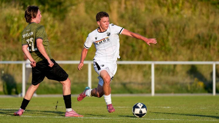 v.li.: Finn Münster (ASV, 32), Batu Jonathan Akgöz (SVS, 45), Zweikampf, Spielszene, Duell, duel, tackle, tackling, Dynamik, Action, Aktion, 21.07.2026, Eppelheim (Deutschland), Fussball, Testspiel, ASV Eppelheim - SV Sandhausen, 21.07.2026, Eppelheim (Deutschland), Fussball, Testspiel, ASV Eppelheim - SV Sandhausen, DFB DFL REGULATIONS PROHIBIT ANY USE OF PHOTOGRAPHS AS IMAGE SEQUENCES AND OR QUASI-VIDEO. *** From left: Finn Münster (ASV), 32, Batu Jonathan Akgöz (SVS), 45, tackle, game scene, duel, tackle, tackling, dynamism, action, 21 July 2026, Eppelheim, Germany, soccer, friendly match, ASV Eppelheim vs. SV Sandhausen, July 21, 2026, Eppelheim, Germany, soccer, friendly match, ASV Eppelheim vs. SV Sandhausen, DFB and DFL regulations prohibit any use of photographs as image sequences and or quasi-video xozx